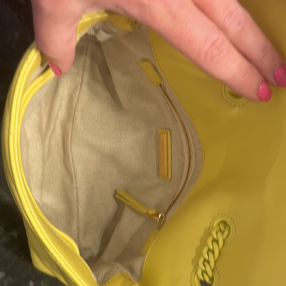 - Tory Burch Kira Chevron convertible shoulder/ crossbody bag. Great condition - Picture 10 of 16